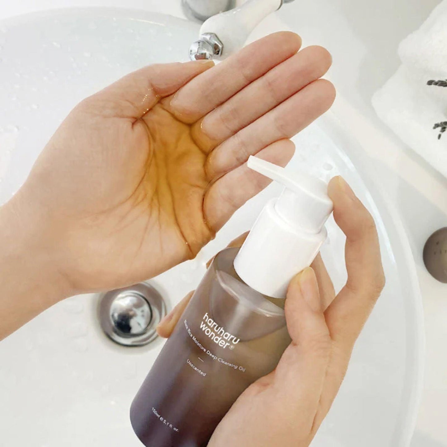 haruharu wonder Black Rice Deep Cleansing Oil 150ml - K-ESSENCE Canada; Korean Cosmetics Canada