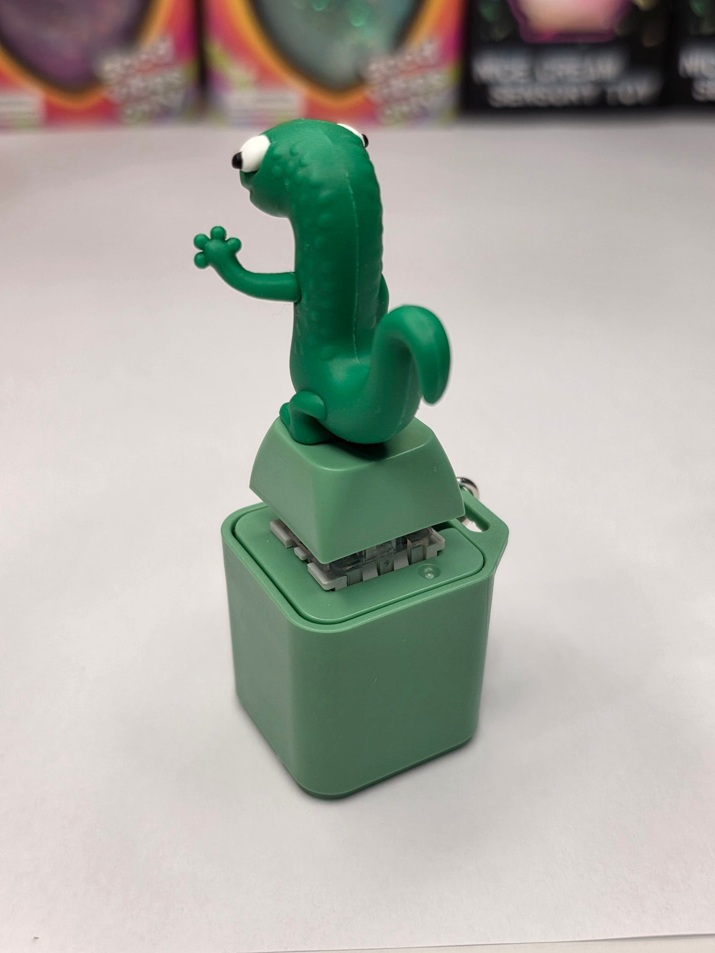 Green Lizard Sound & Light Clicker Keychain - Fidget Toy for Stress Relief